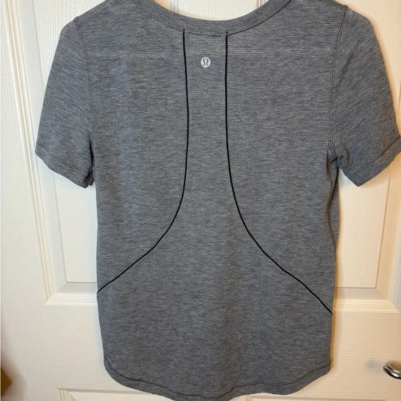 Lululemon Long Distance Short Sleeve Women Size 6 - Picture 3 of 4